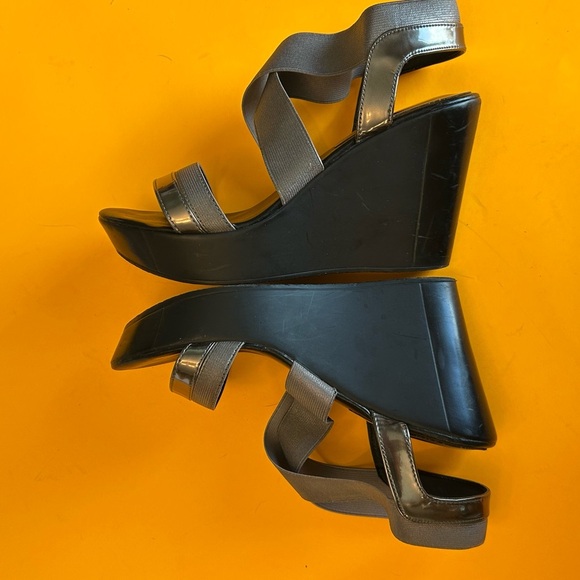 Charles David Metallic Gray Elastic Strap High Heel Wedge Sandals - Picture 2 of 10
